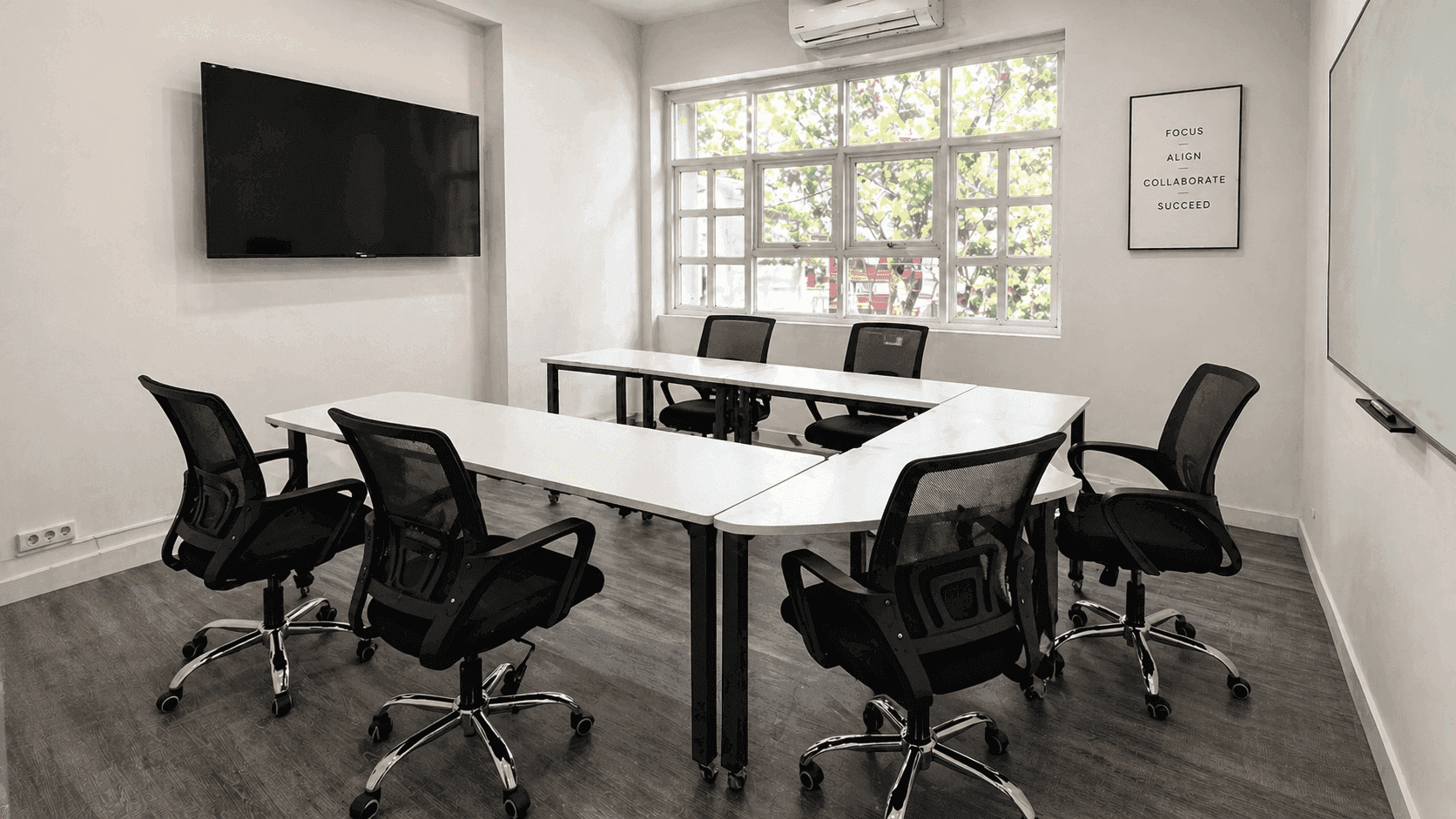 Ruang Rapat / Meeting Room